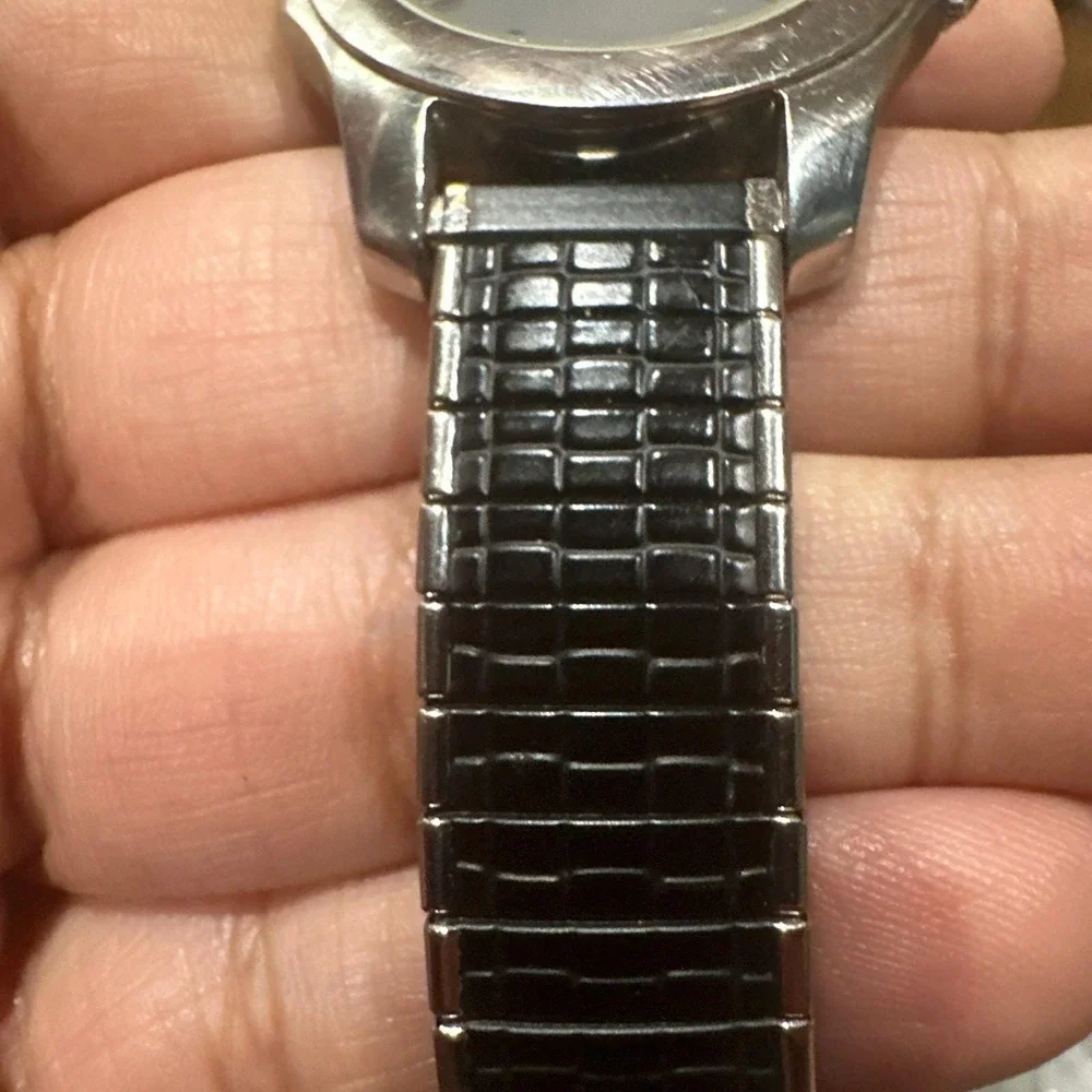 Runs Wenger Silver Tone Gray Dial Black Stretch Band Analog Watch 0922040 Unisex